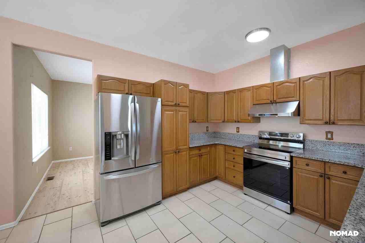 2942 N Princess Cir - Photo 4 of 38