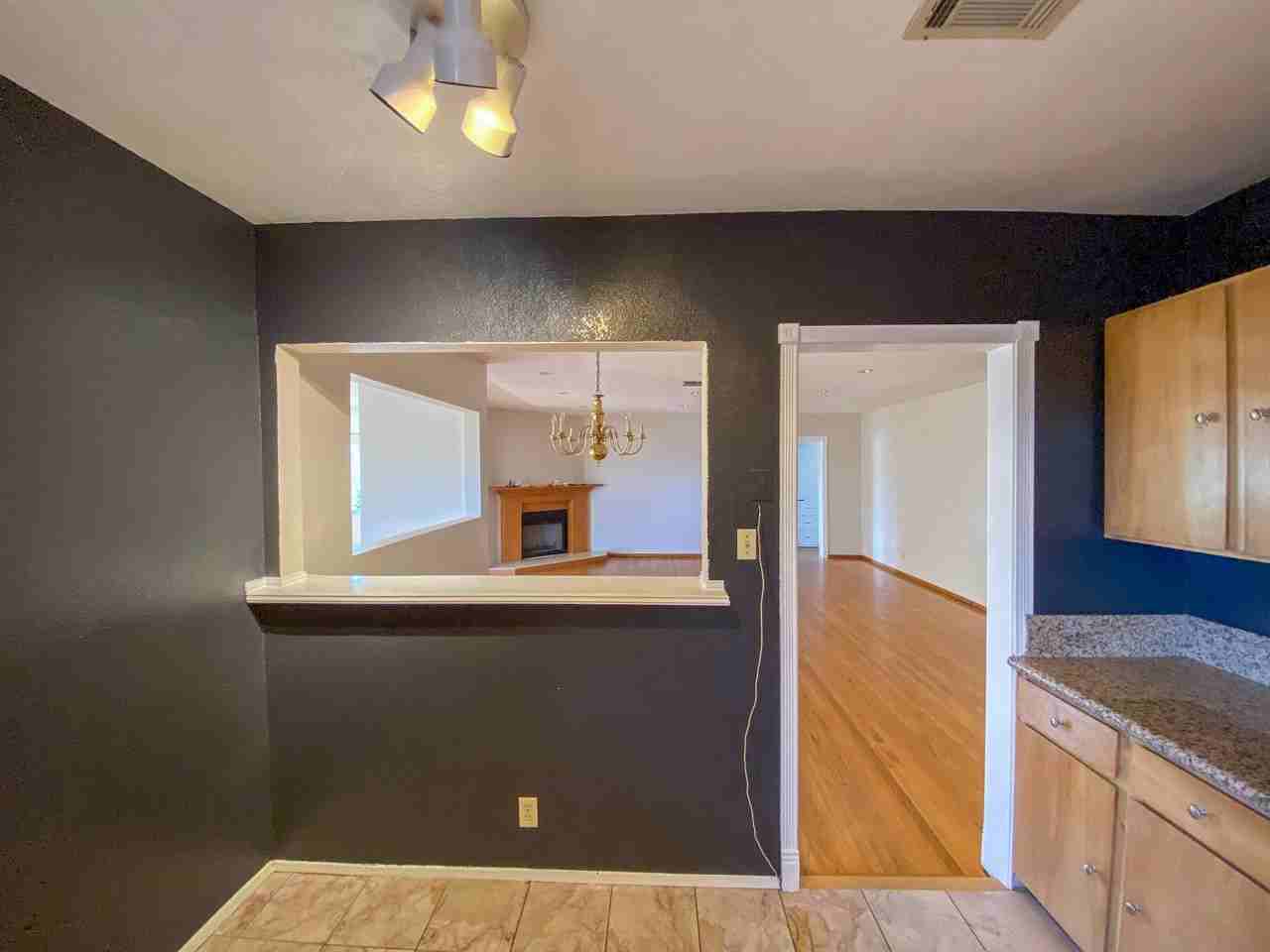 408 De La Fuente St - Photo 2 of 33