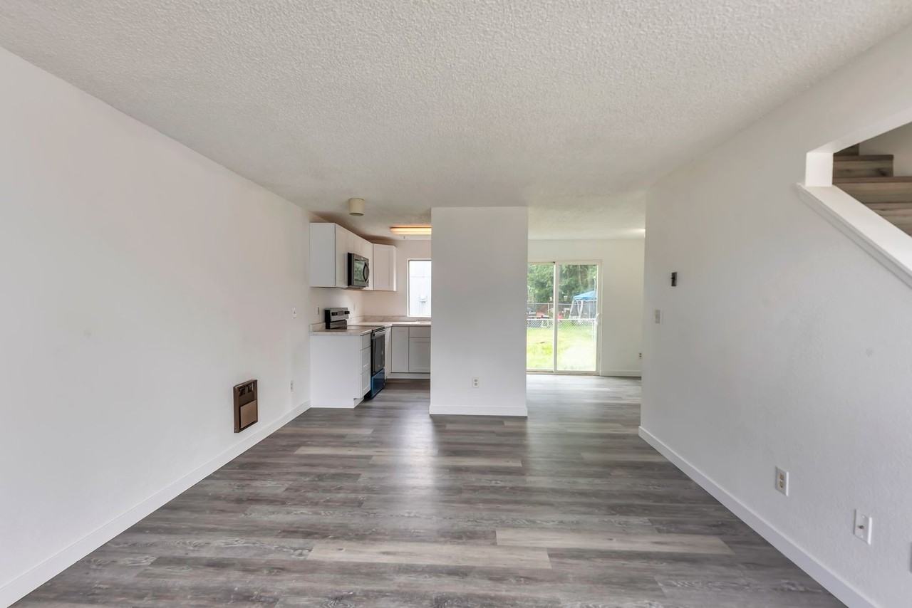 1702 C St Se #B - Photo 2 of 16
