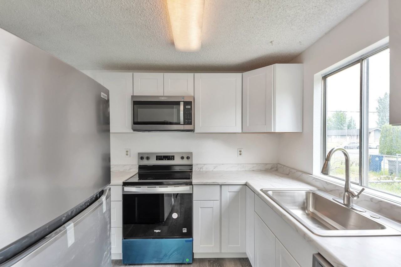 1702 C St Se #B - Photo 5 of 16
