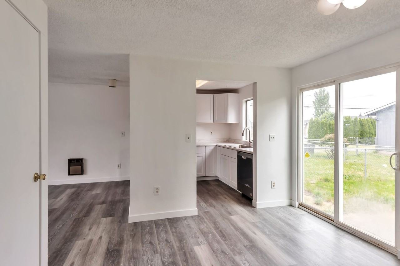 1702 C St Se #B - Photo 6 of 16