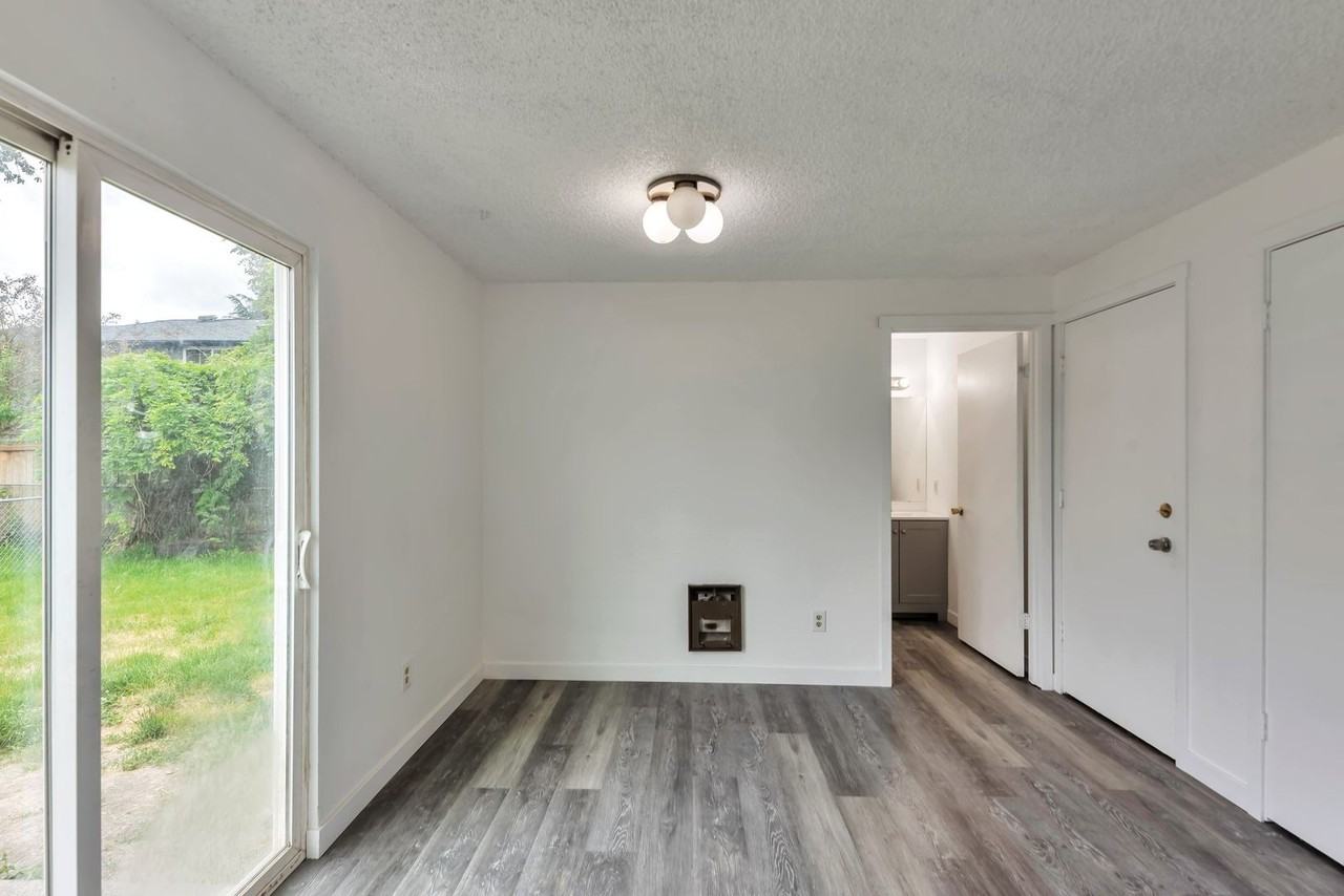 1702 C St Se #B - Photo 7 of 16