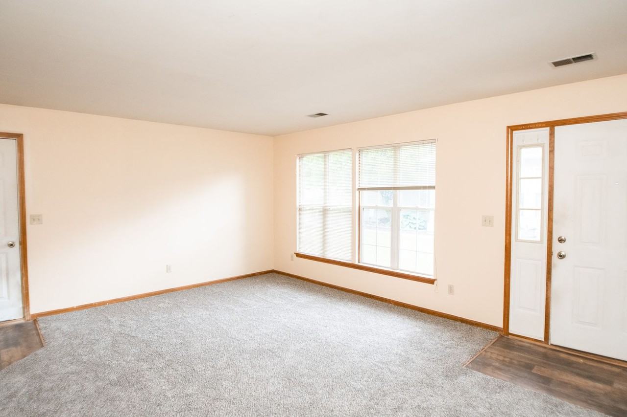 1971 Laura Ln - Photo 2 of 20