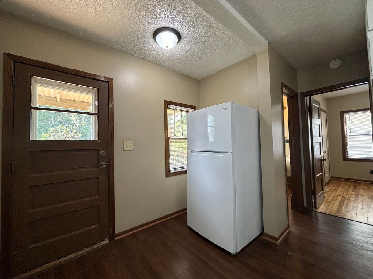 1068 Hatch Ave - Photo 2 of 25
