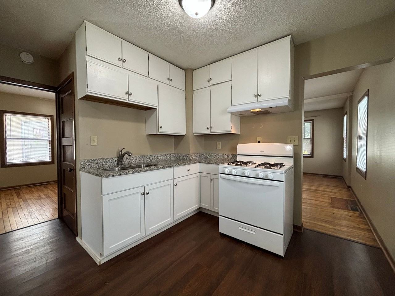 1068 Hatch Ave - Photo 3 of 25