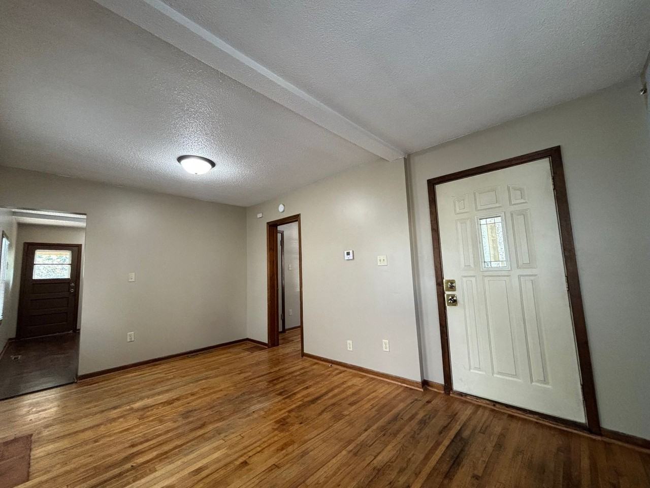 1068 Hatch Ave - Photo 6 of 25
