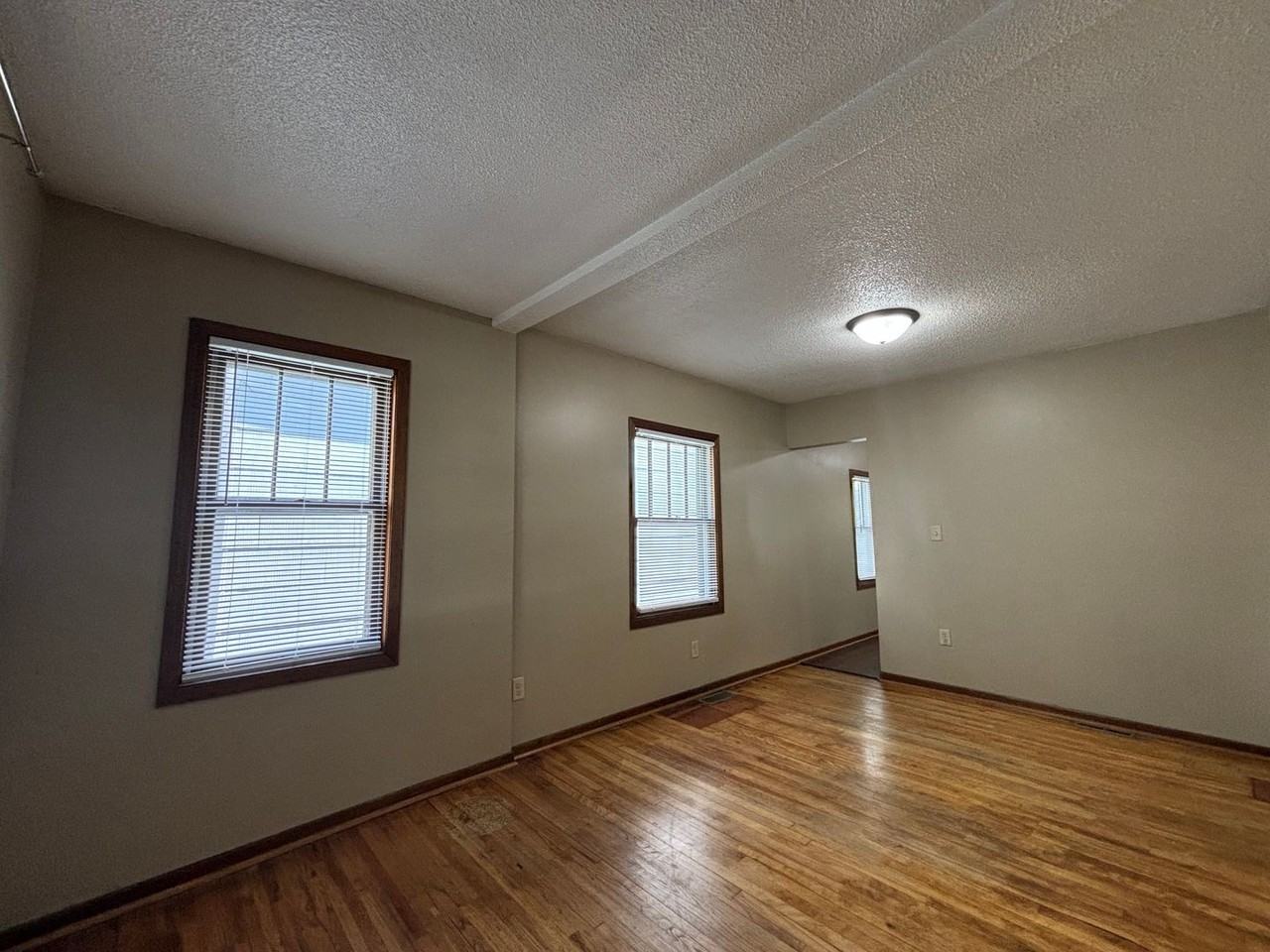 1068 Hatch Ave - Photo 7 of 25