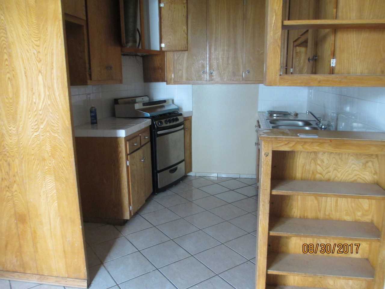 209 E Orchard St #D - Photo 3 of 7