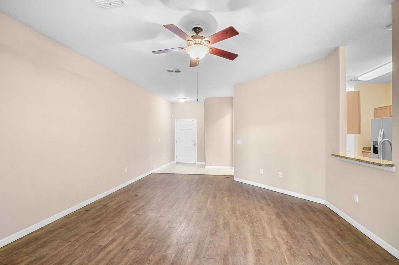 1519 Priory Cir - Photo 4 of 26