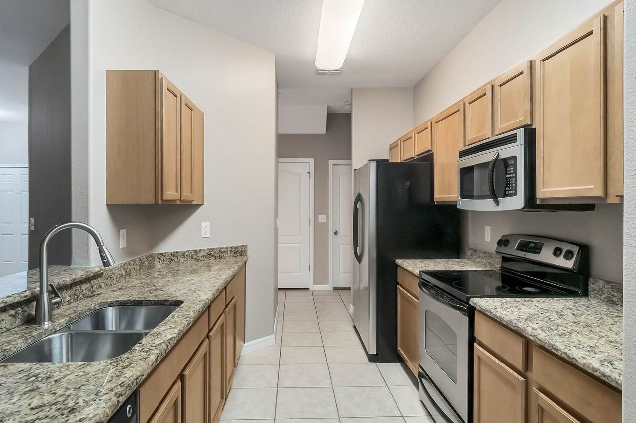 1519 Priory Cir - Photo 7 of 26