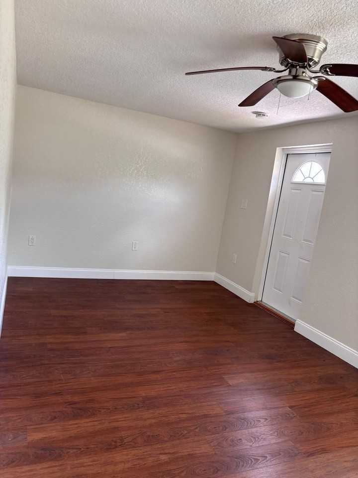 3708 Avenue K - Photo 2 of 12