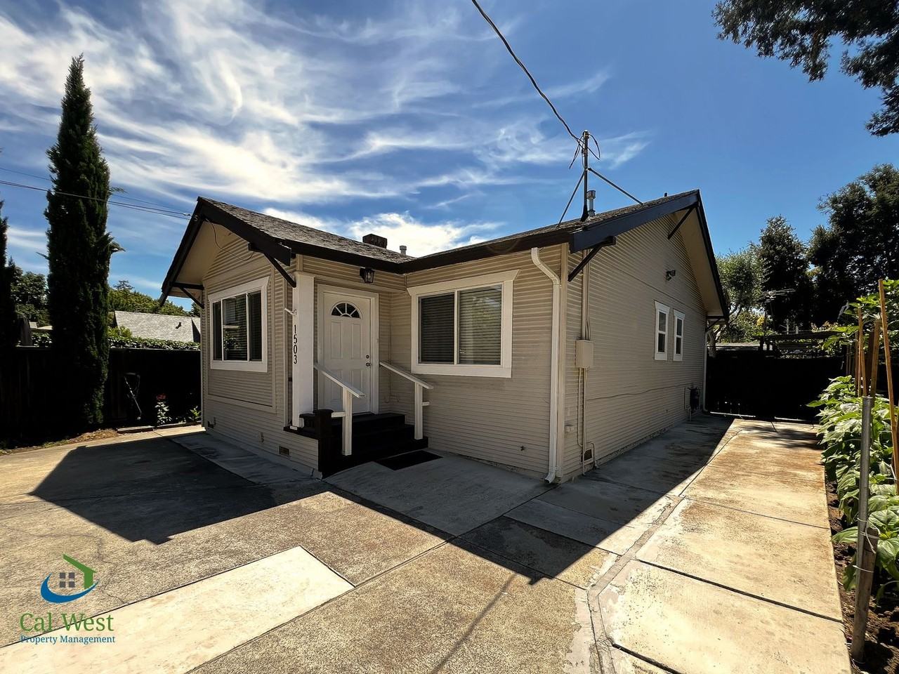 1503 Newport Ave - Photo 2 of 23