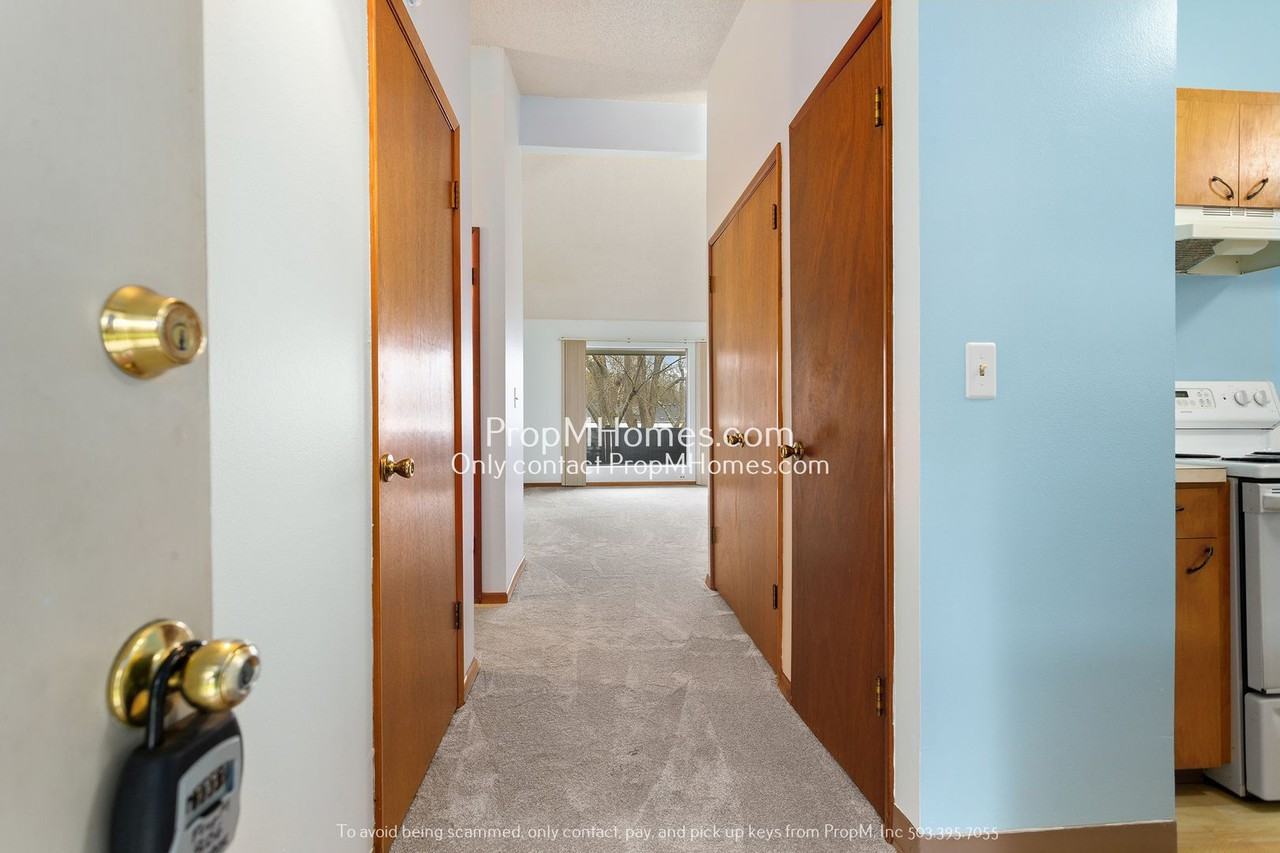 10090 Sw Beaverton Hillsdale Hwy #10 - Photo 2 of 17