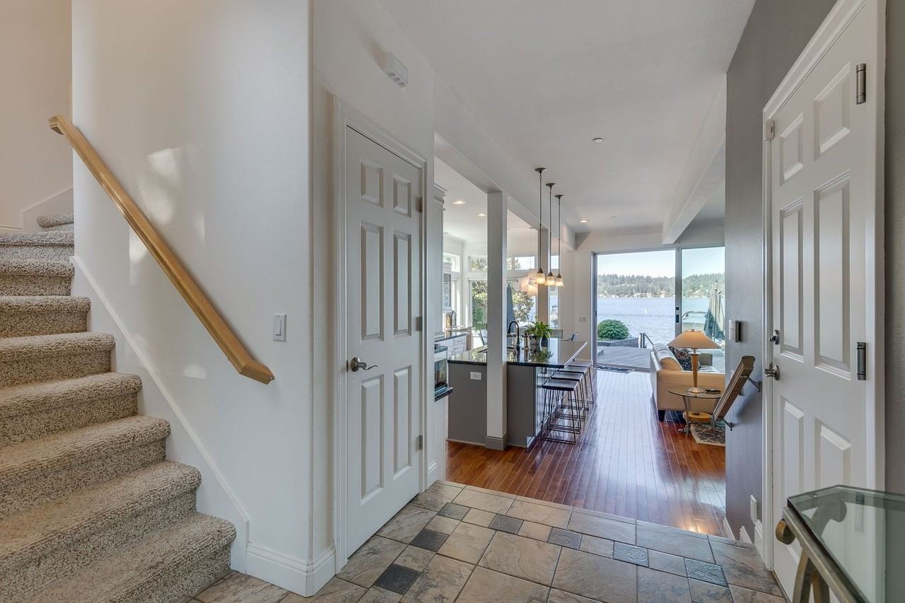 1429 E Lake Sammamish Shore Ln Se - Photo 3 of 42