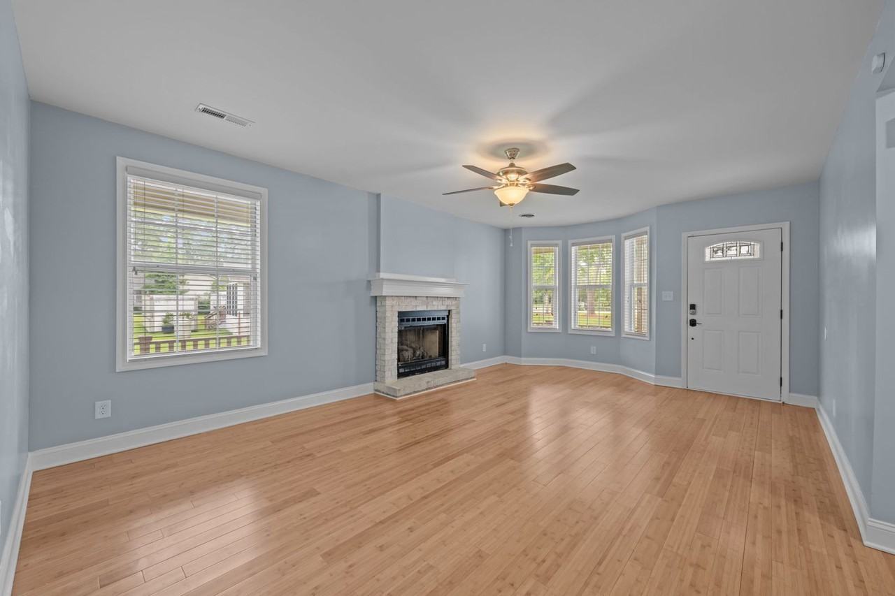 309 Madam Moores Ln - Photo 4 of 23