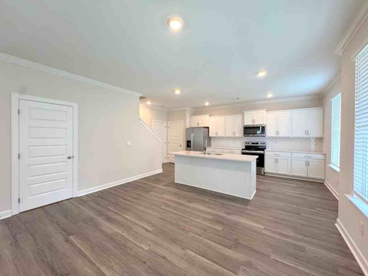 1728 Windsor Hill Ln - Photo 3 of 23