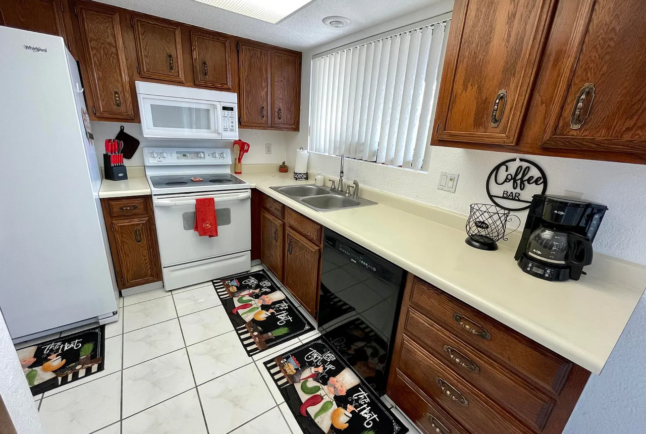 264 Acoma Blvd S - Photo 7 of 20