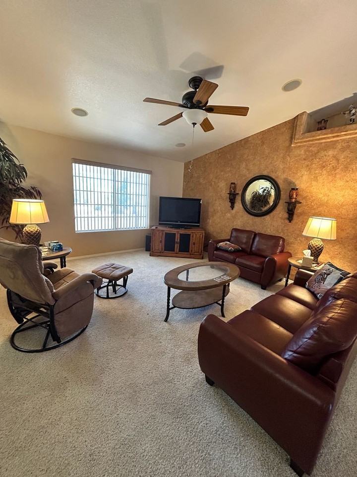 3901 Breakwater Dr - Photo 4 of 31