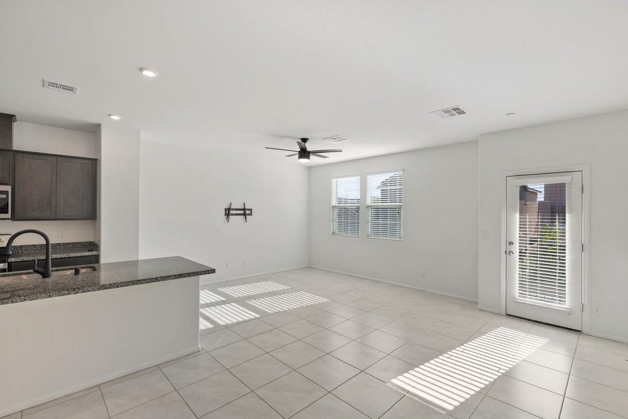 6227 Runestone St - Photo 3 of 27