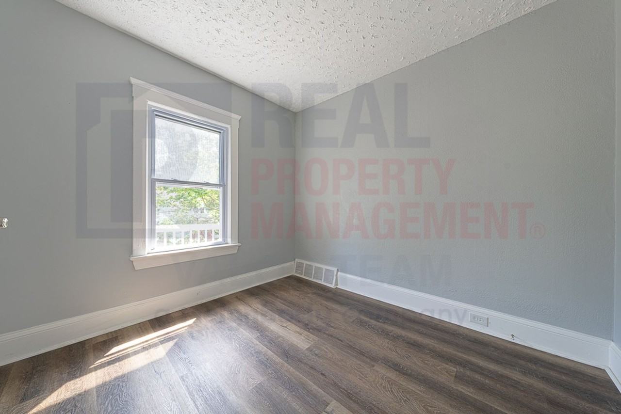 2040 W 103rd St, - Photo 7 of 25