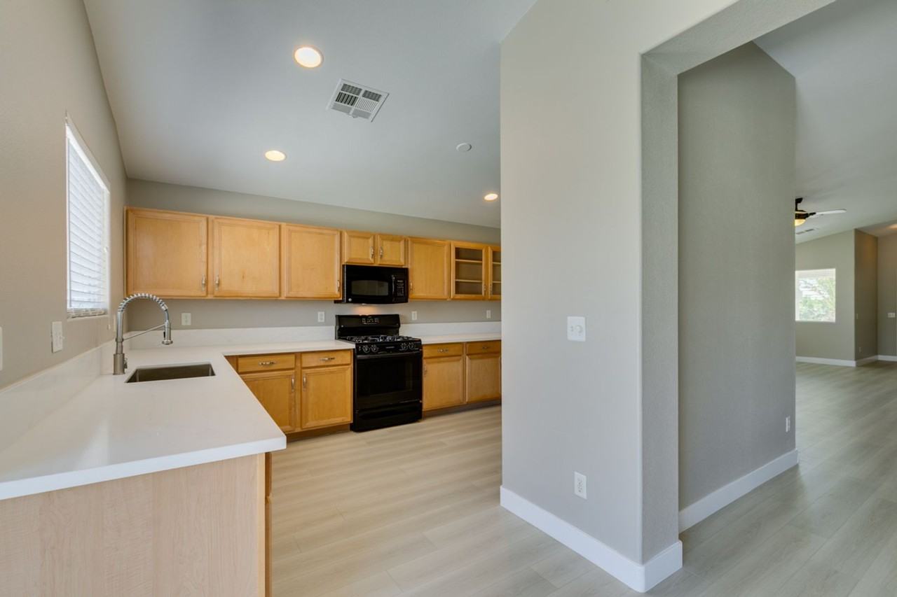 10342 Spider Rock Ave - Photo 6 of 41