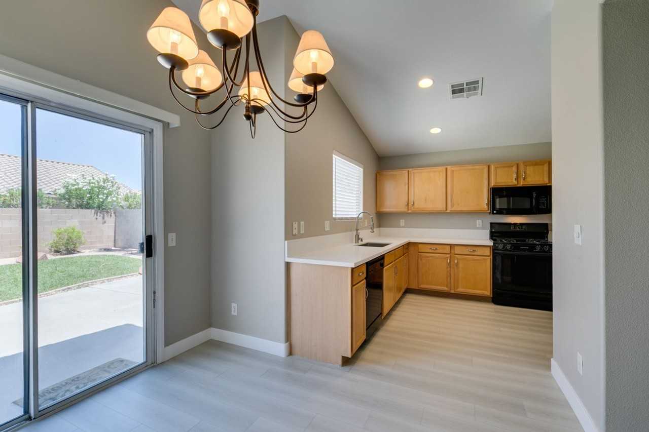 10342 Spider Rock Ave - Photo 7 of 41