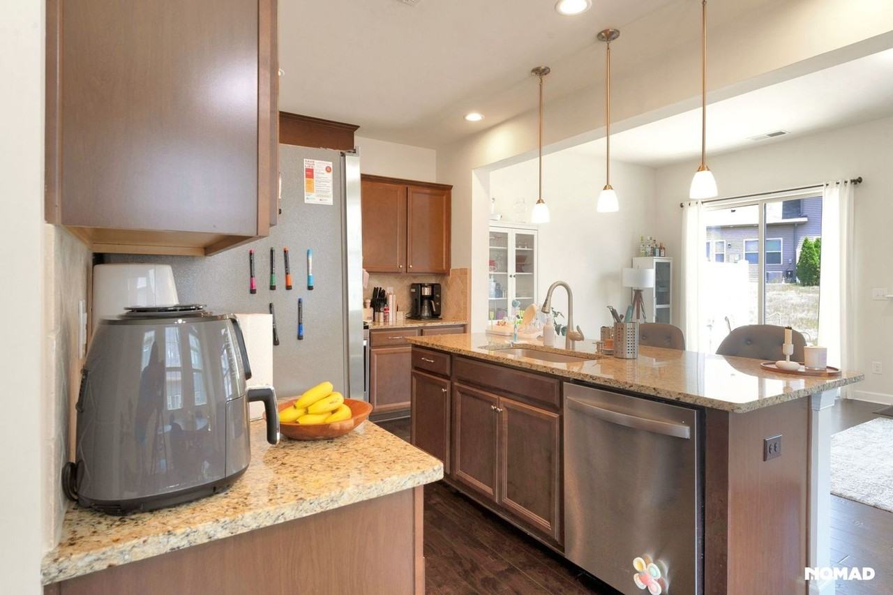 5620 Garrow Glen Rd - Photo 5 of 32