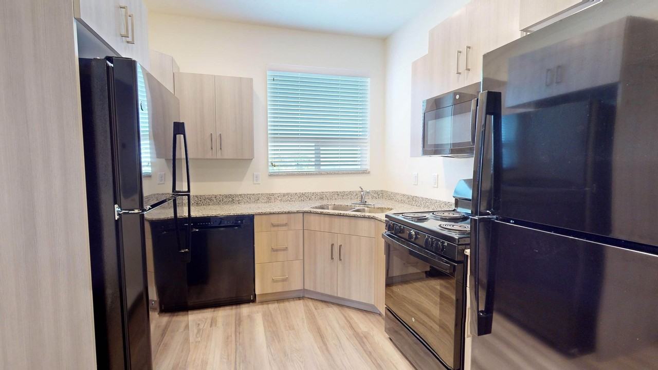 655 W 200 N - Photo 3 of 22