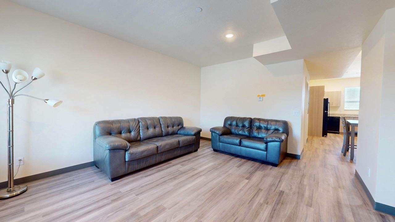 655 W 200 N - Photo 4 of 22