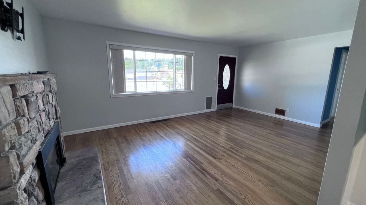 16410 E 32nd Ave - Photo 3 of 17