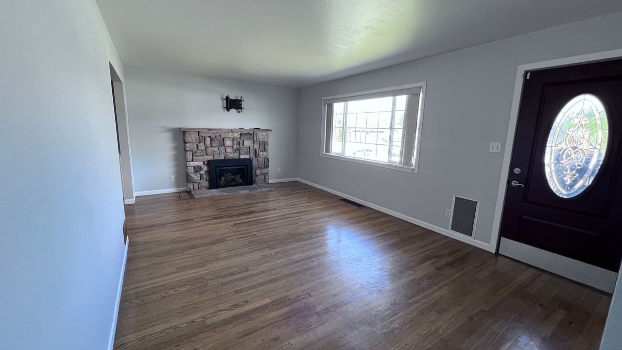 16410 E 32nd Ave - Photo 4 of 17