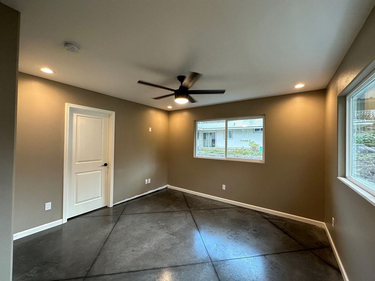 11-3875 Liona St - Photo 7 of 10