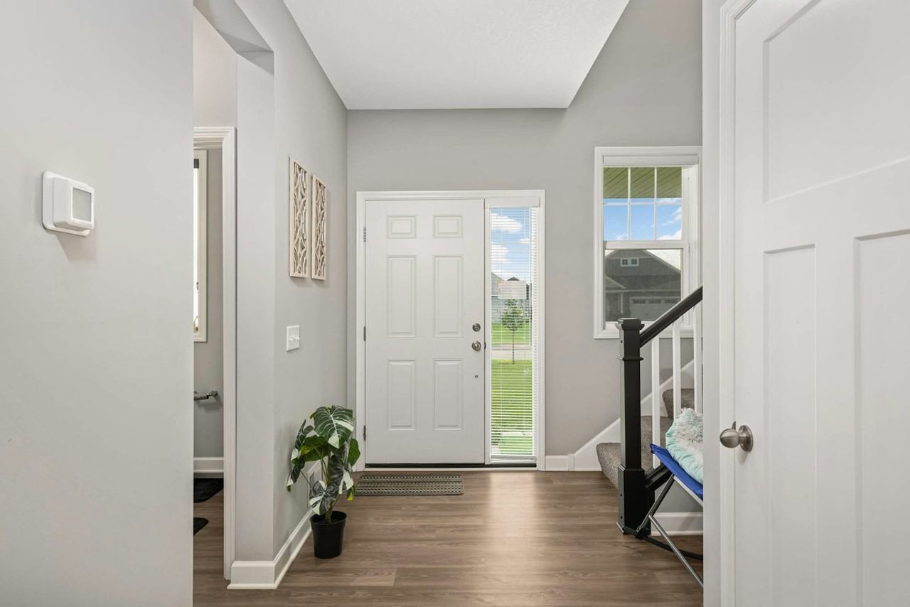 7253 Crane Drive - Photo 3 of 32