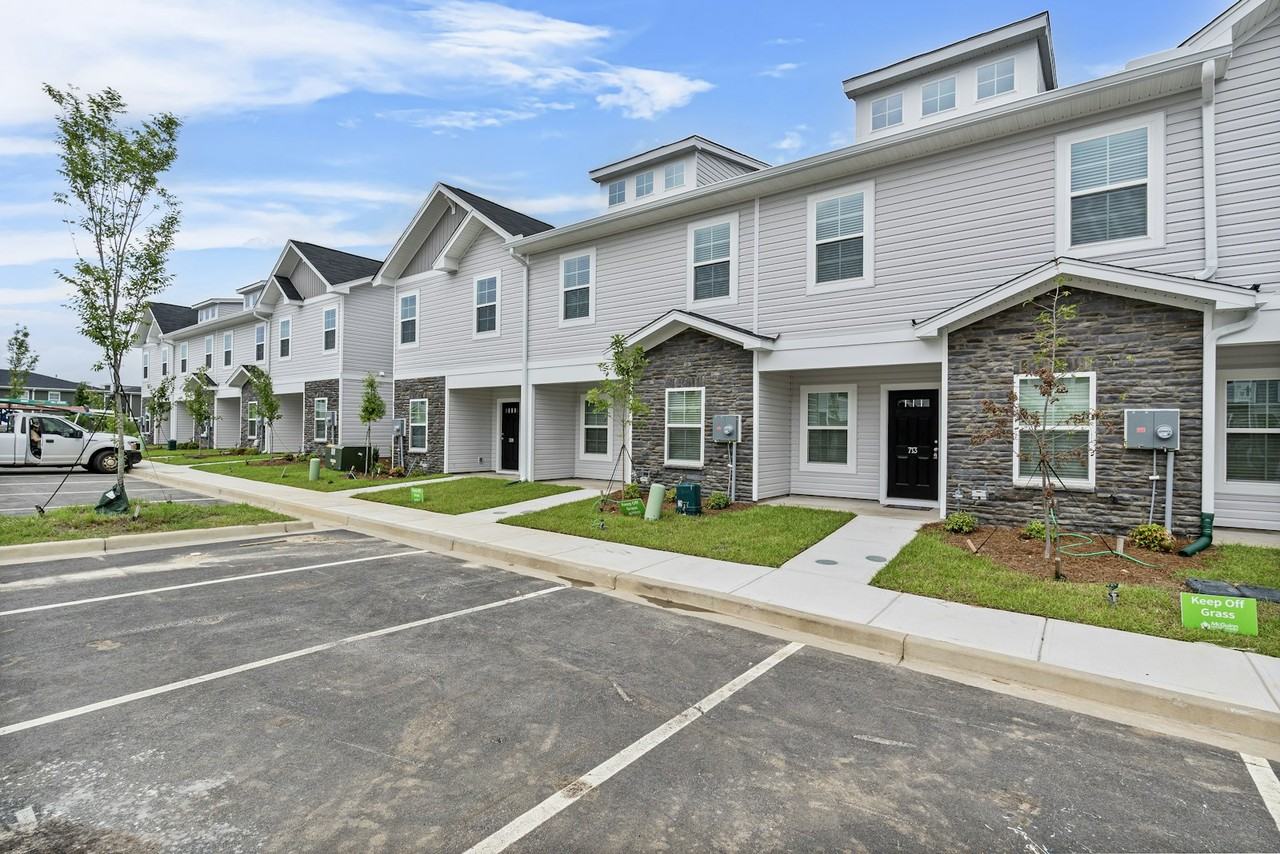 713 Wild Duck Ln - Photo 2 of 20