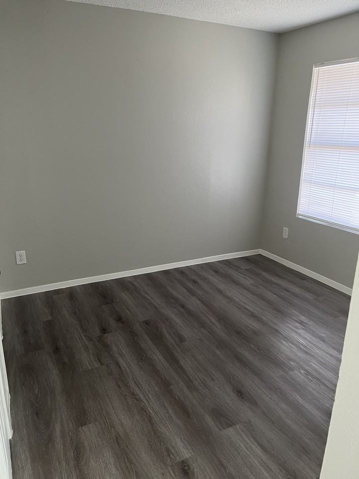 Palms Apartments - Photo 5 of 38