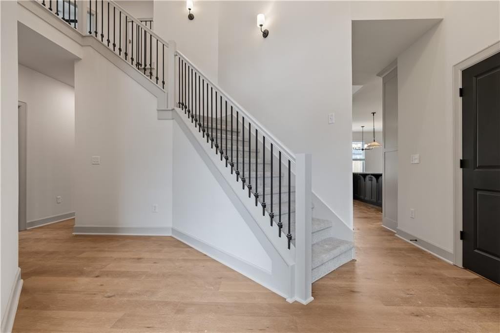 1081 Whistler St - Photo 5 of 32