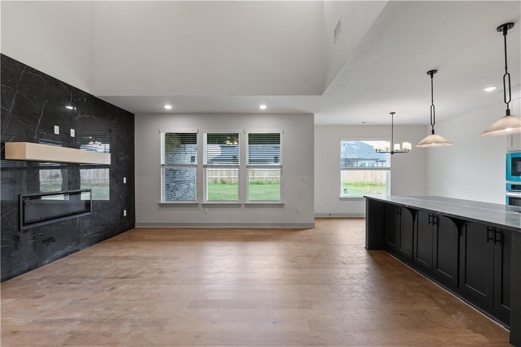 1081 Whistler St - Photo 6 of 32