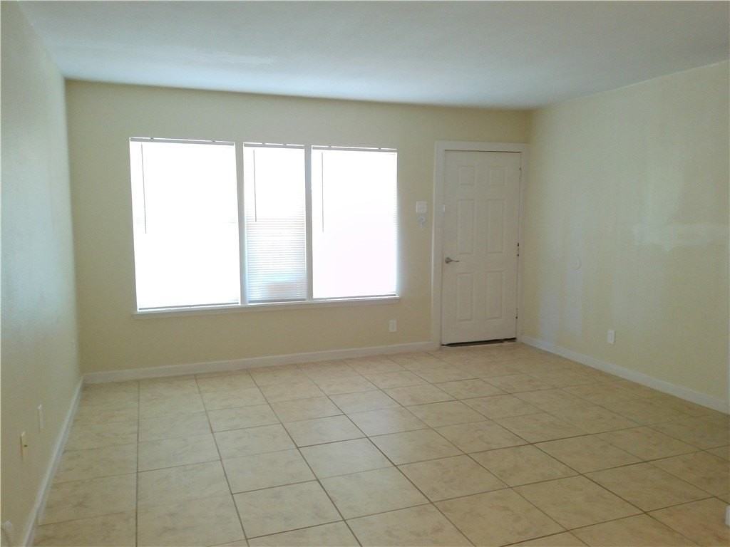 749 Westchester Dr - Photo 2 of 16