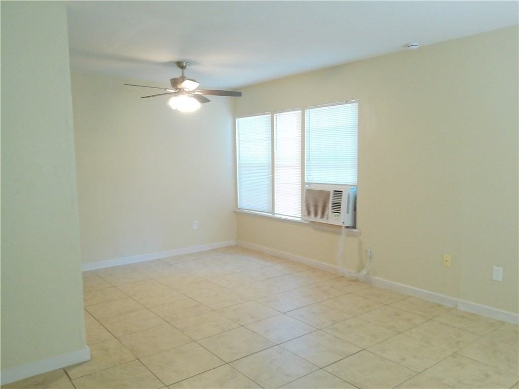 749 Westchester Dr - Photo 3 of 16