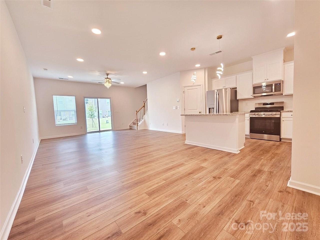 2744 Yeager Dr - Photo 4 of 26