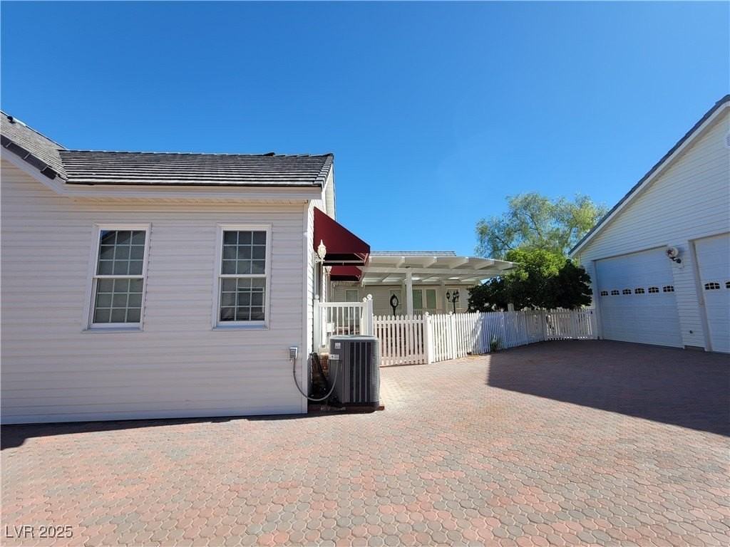 5110 N Valadez St - Photo 4 of 50