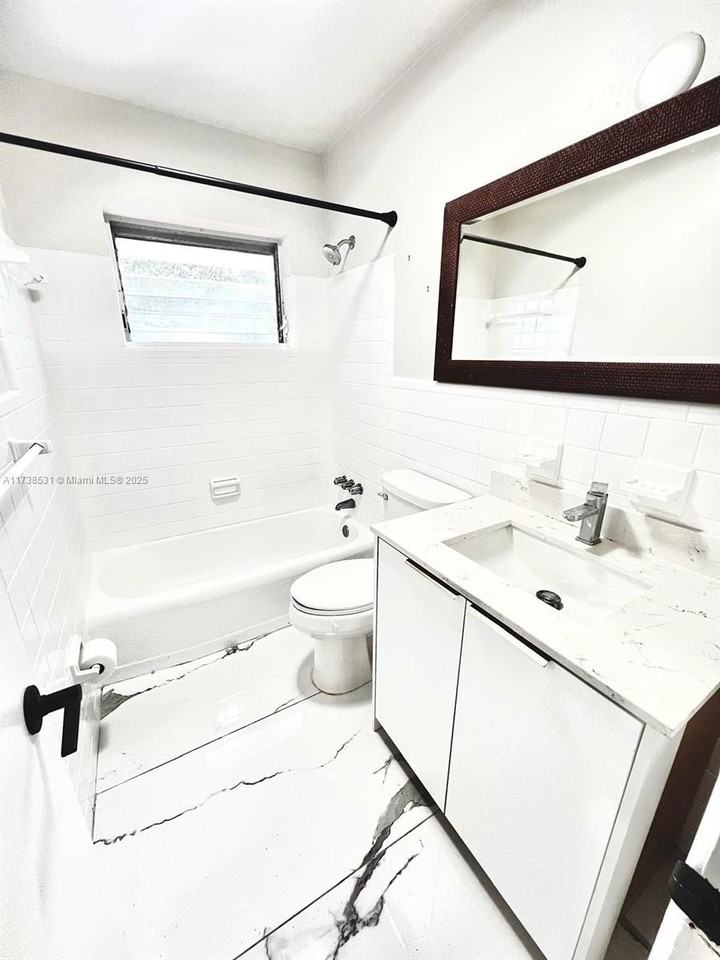 226 Southwest 6th Street #A - Photo 4 of 14