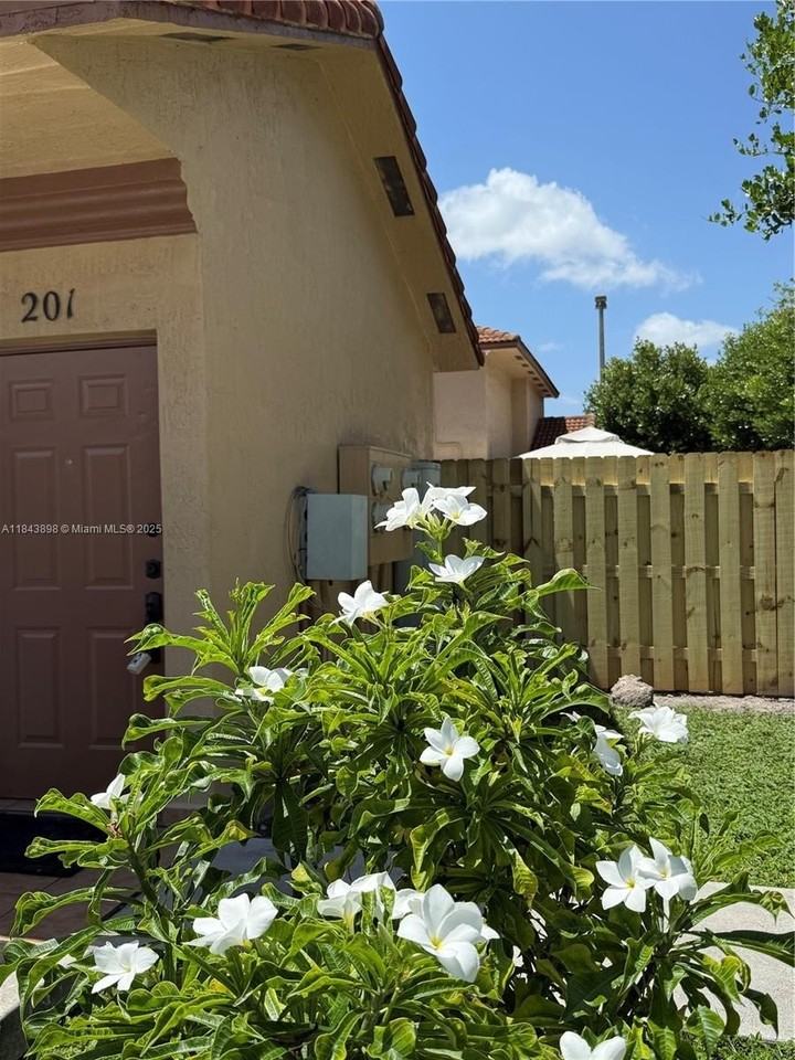 17354 Nw 74th Ave #201 - Photo 3 of 50