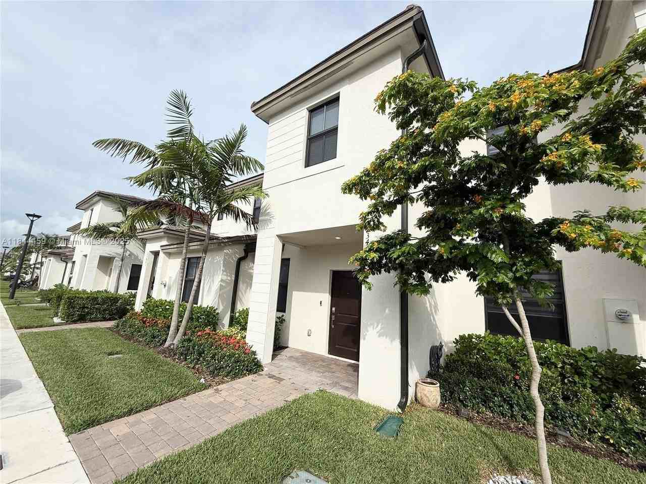 23465 Sw 127th Pl #23465 - Photo 3 of 22