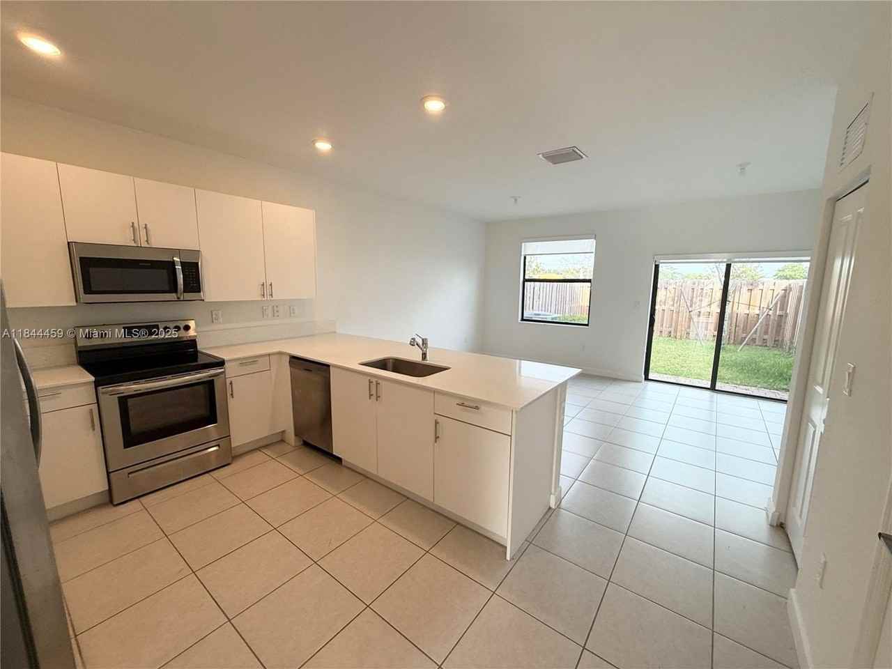 23465 Sw 127th Pl #23465 - Photo 6 of 22