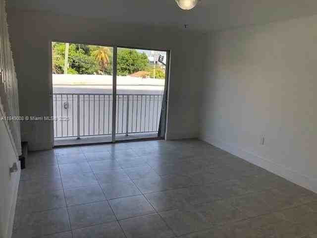 1063 Sw 2nd St #2 - Photo 5 of 20