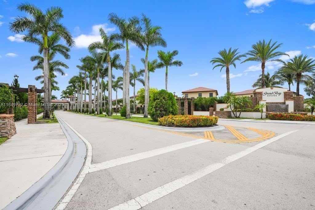 10016 Nw 89th Ter - Photo 2 of 39