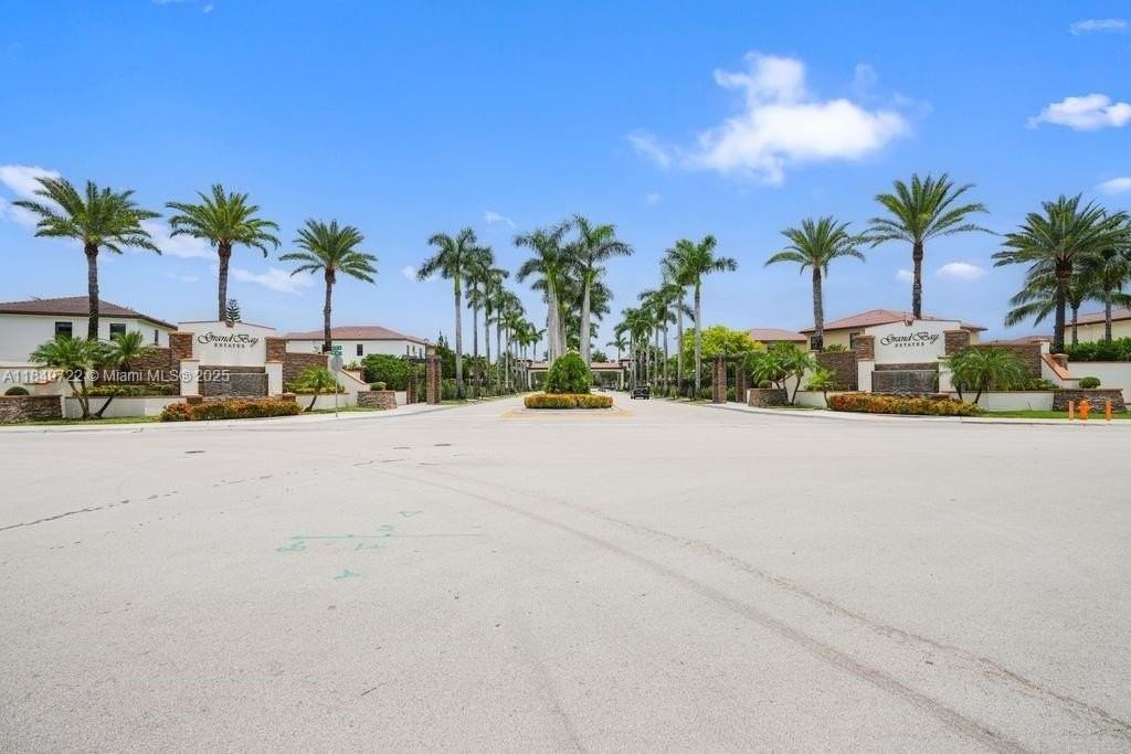 10016 Nw 89th Ter - Photo 3 of 39