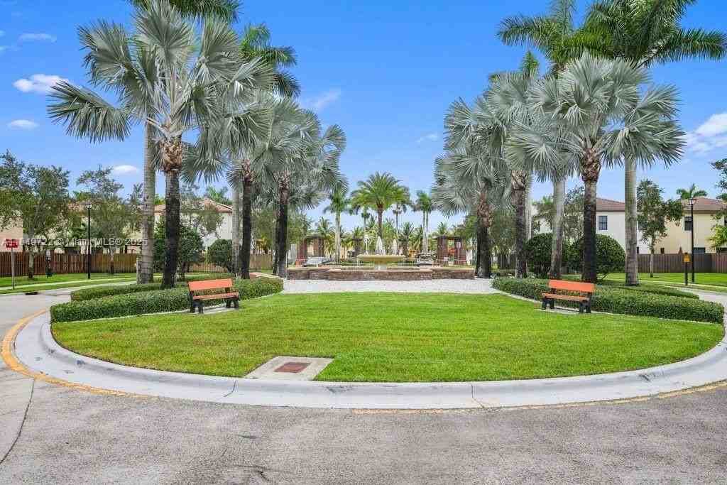 10016 Nw 89th Ter - Photo 5 of 39