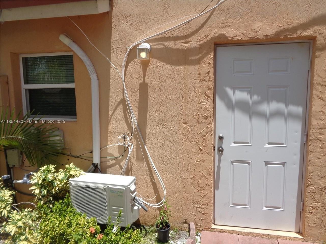 2060 Se 14th St - Photo 4 of 14